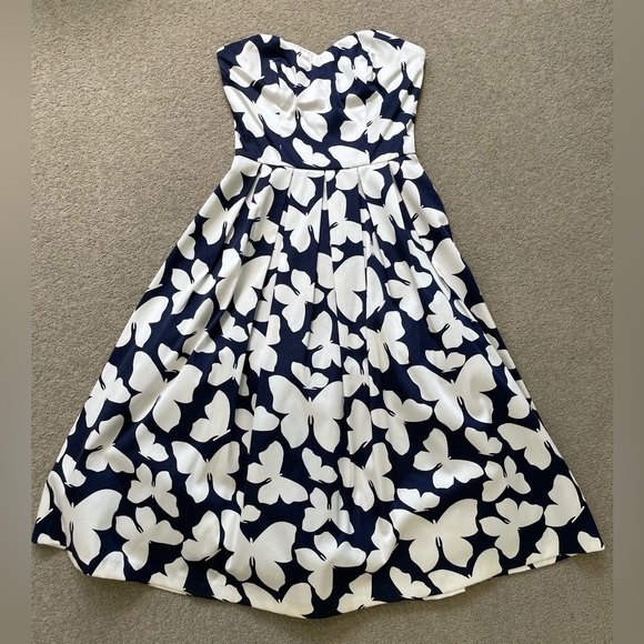 Review Dresses & Skirts - Review Dress Size 6